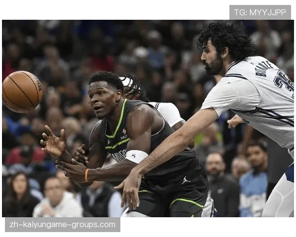 变身超级射手！爱德华兹三节37分带森林狼大胜爵士，爱德华兹打球